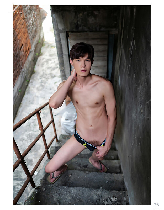 Next Image >>
