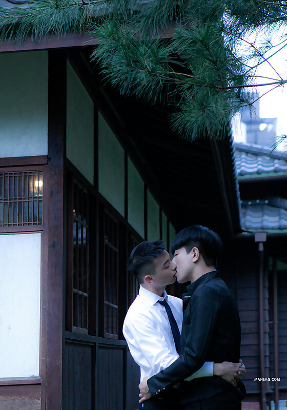 Next Image >>