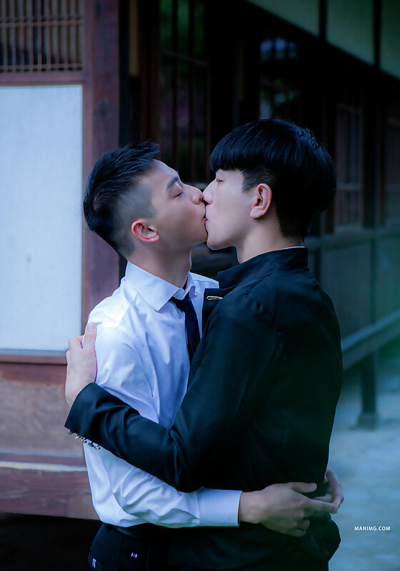 Next Image >>