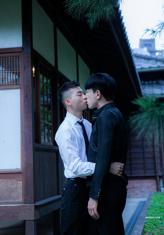 Next Image >>