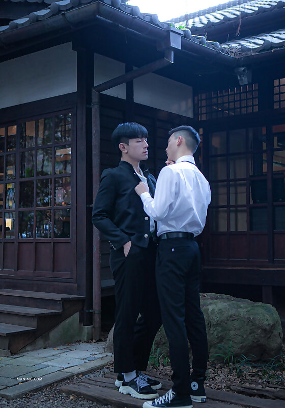 Next Image >>