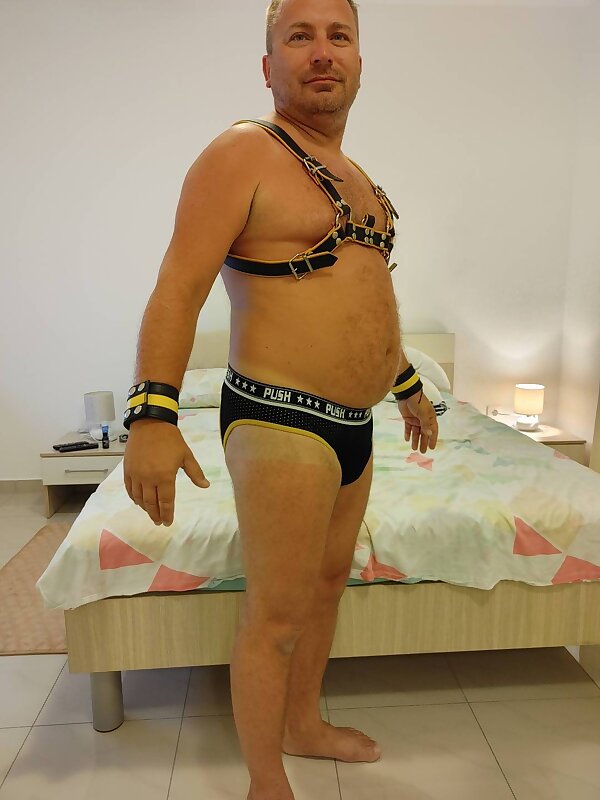 Next Image >>