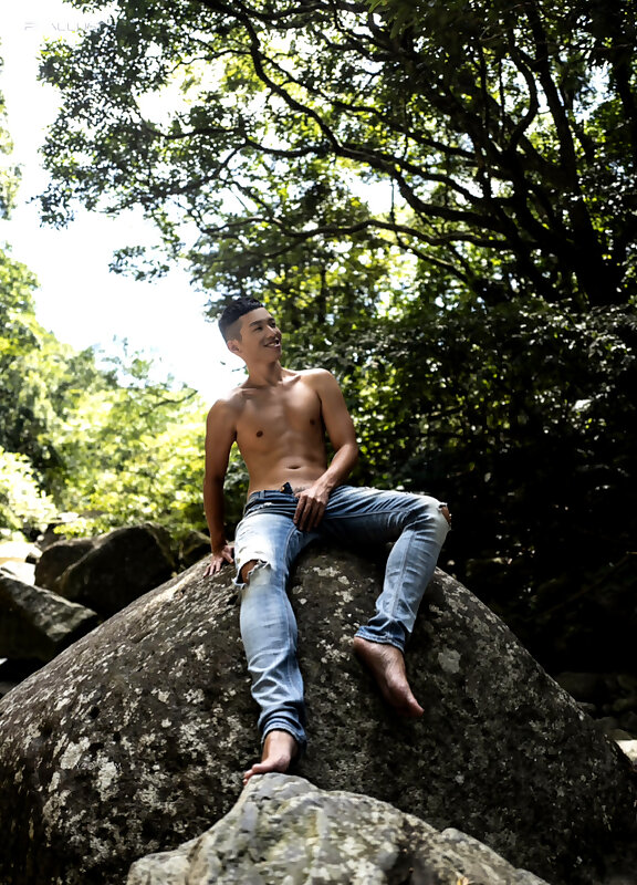 Next Image >>