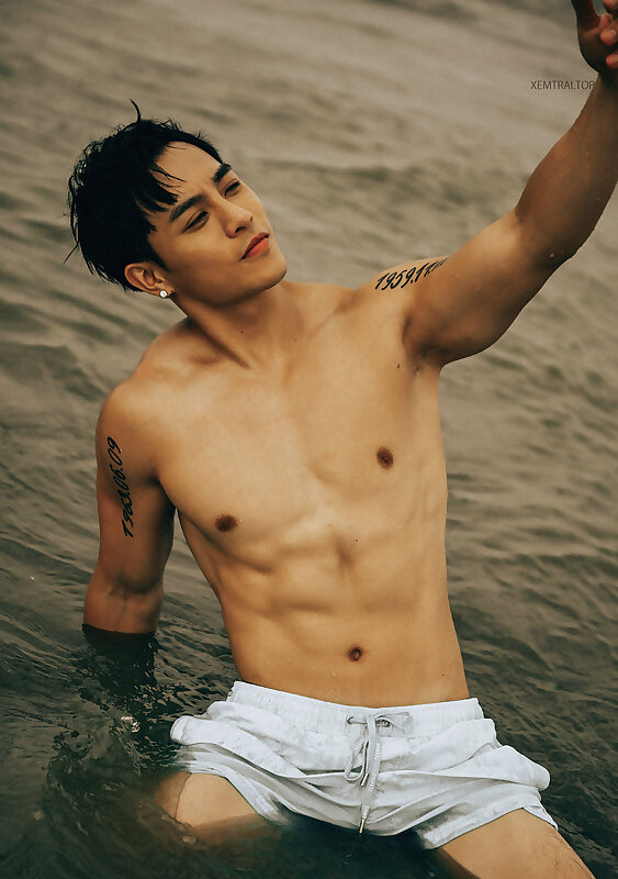 Next Image >>