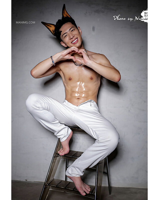 Next Image >>
