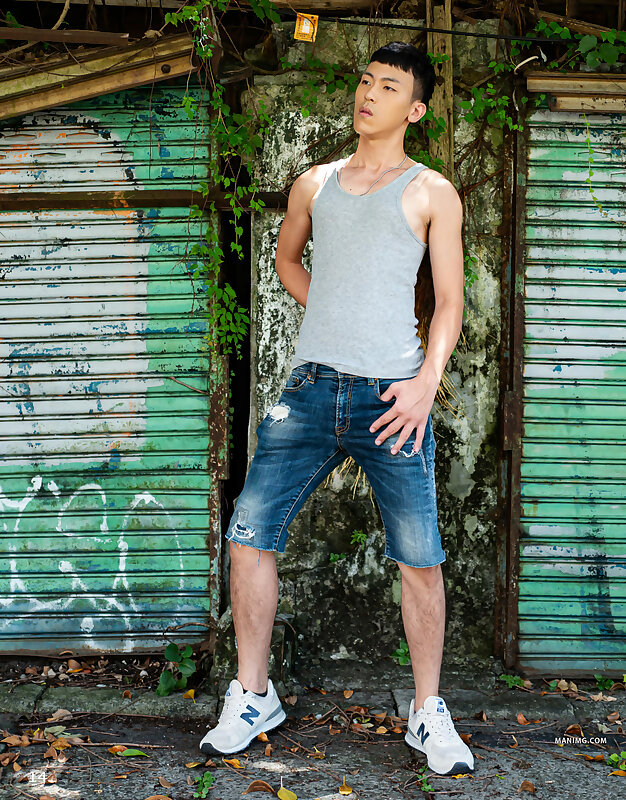 Next Image >>