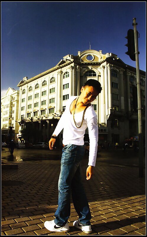 Next Image >>