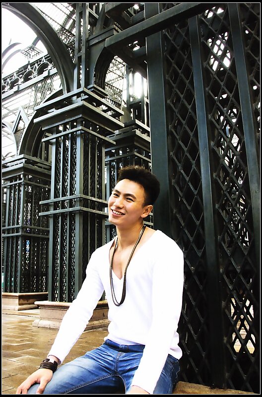 Next Image >>