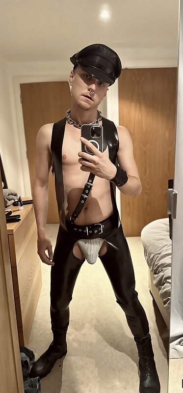 Next Image >>