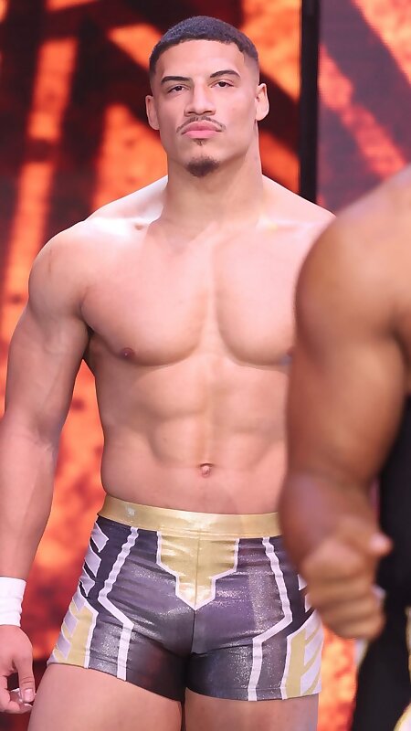 Next Image >>