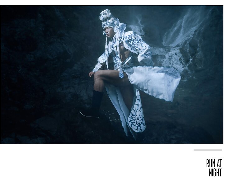 Next Image >>
