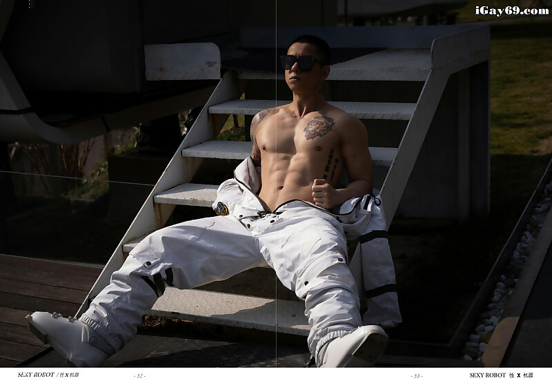 Next Image >>