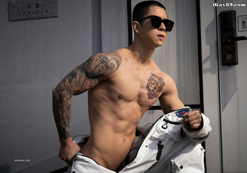 Next Image >>