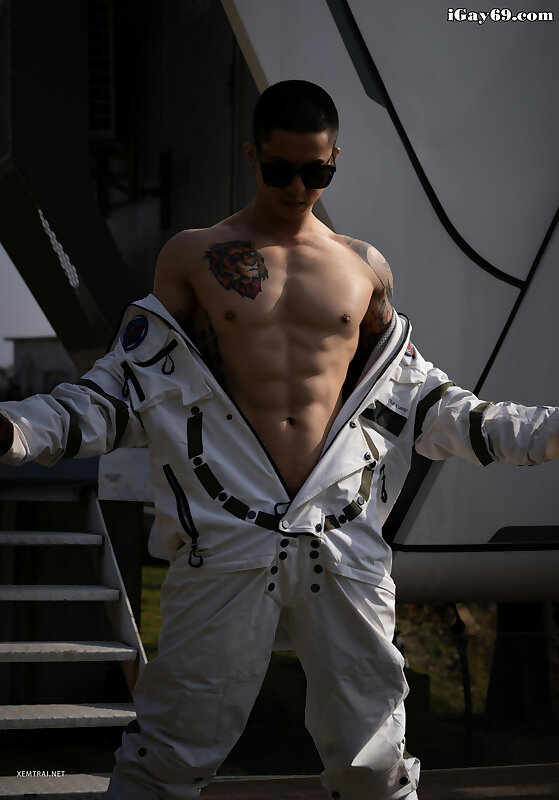 Next Image >>