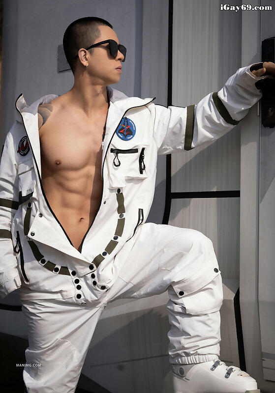 Next Image >>