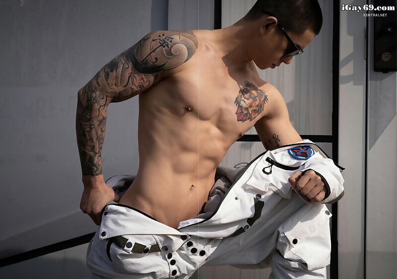 Next Image >>