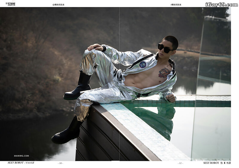 Next Image >>