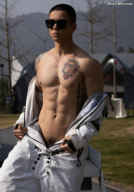 Next Image >>