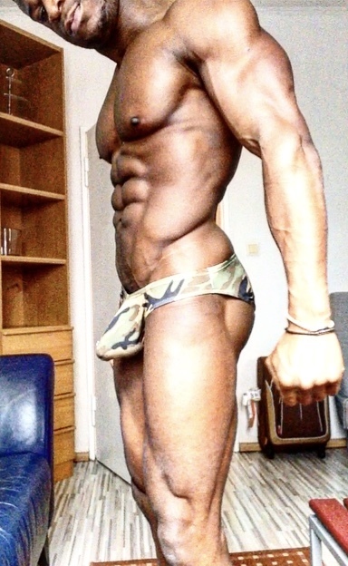 Next Image >>