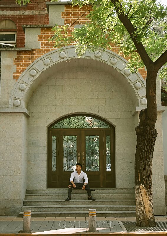 Next Image >>