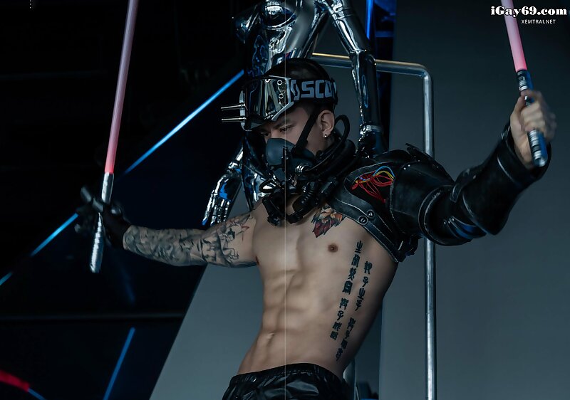 Next Image >>