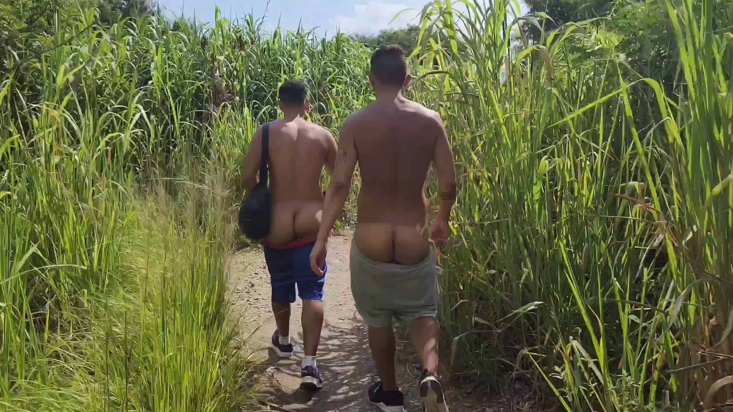 DANDO A BUNDA PARA DESCONHECIDOS NO PARQUE - Photo 25 - BoyFriendTV.com