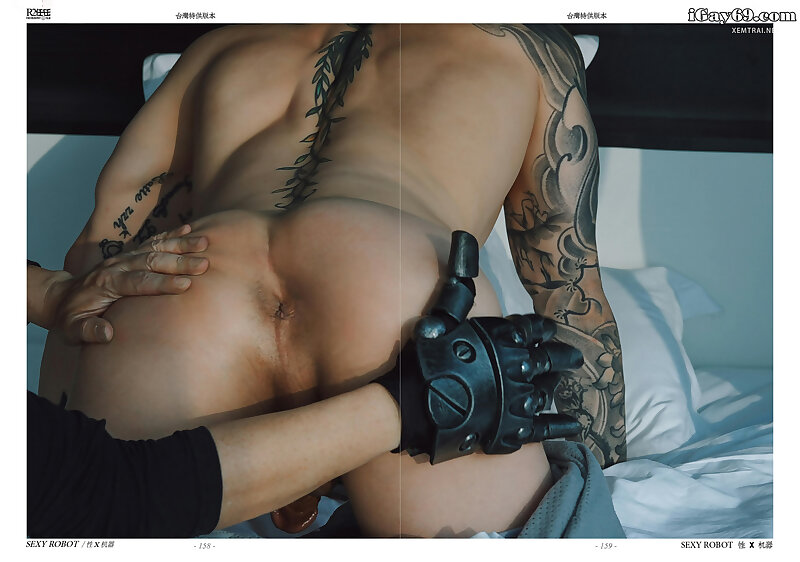 Next Image >>