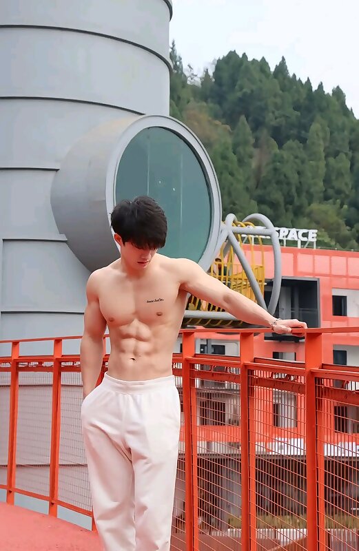 Next Image >>
