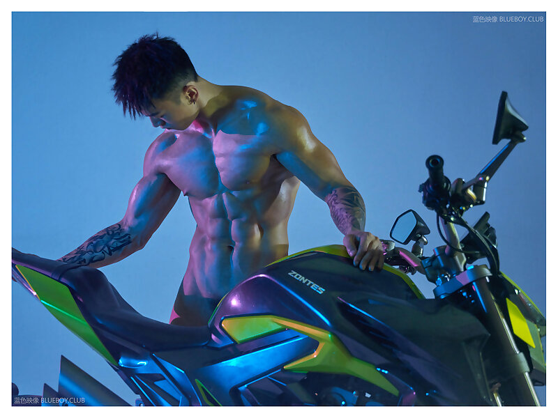 Next Image >>