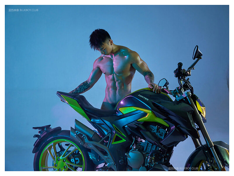 Next Image >>