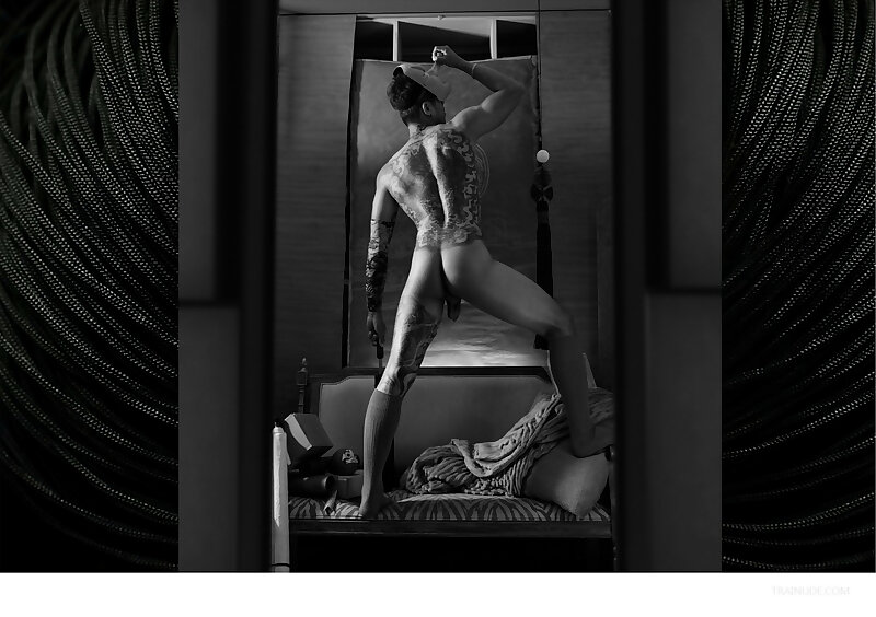 Next Image >>