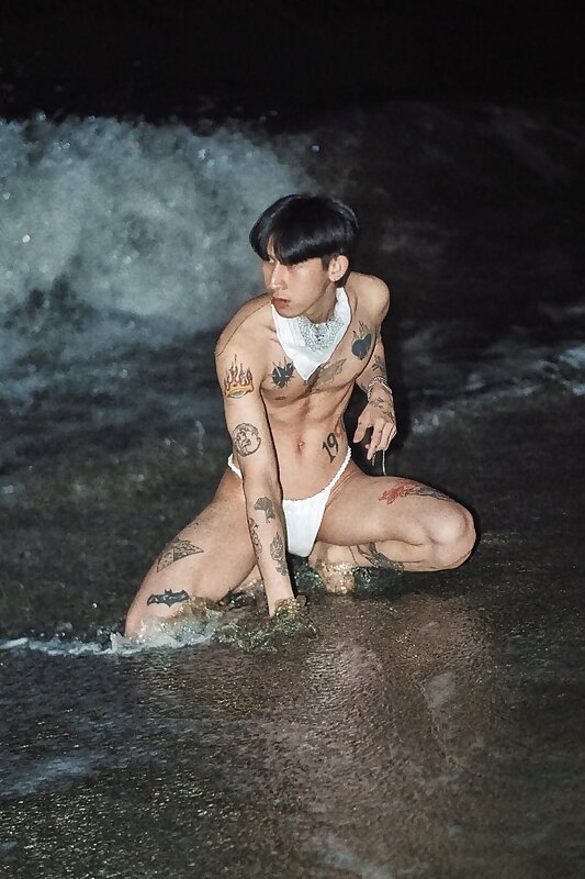 Next Image >>