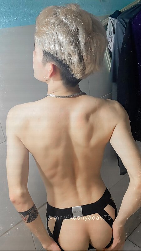 Next Image >>