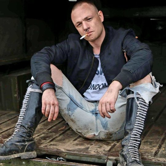 Next Image >>
