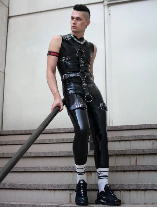 Next Image >>