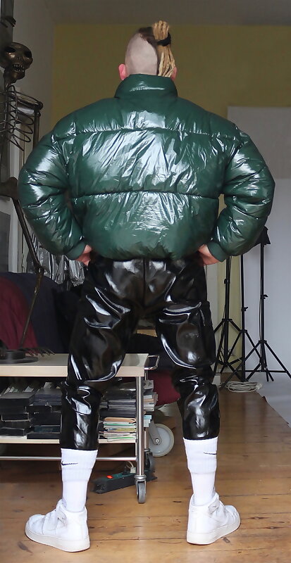Next Image >>