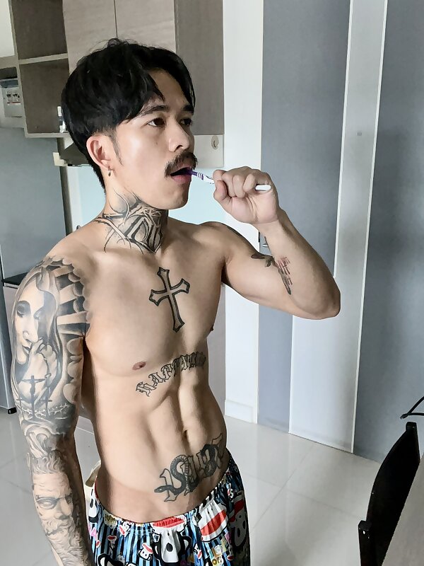 Next Image >>
