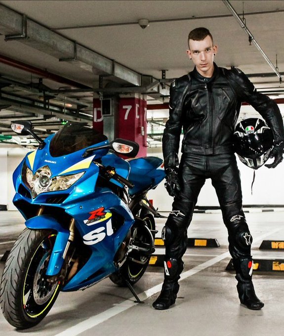 Next Image >>