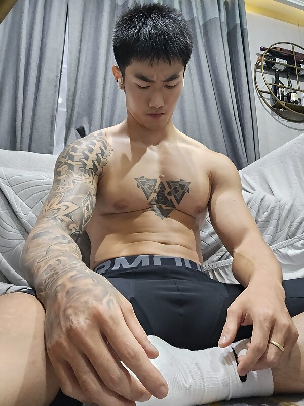 Next Image >>