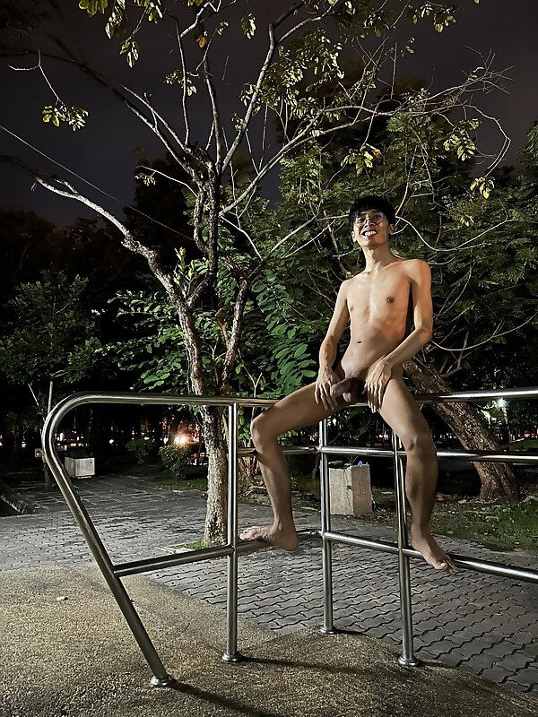 Next Image >>