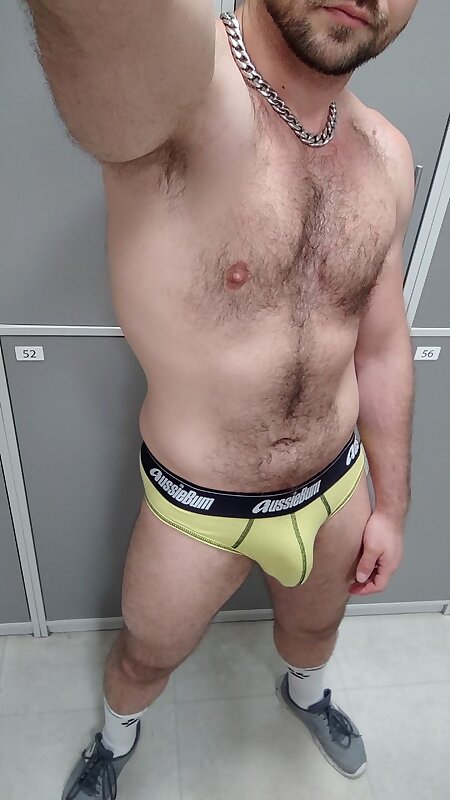 Next Image >>