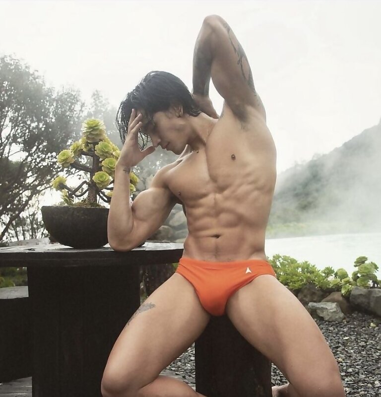 Next Image >>
