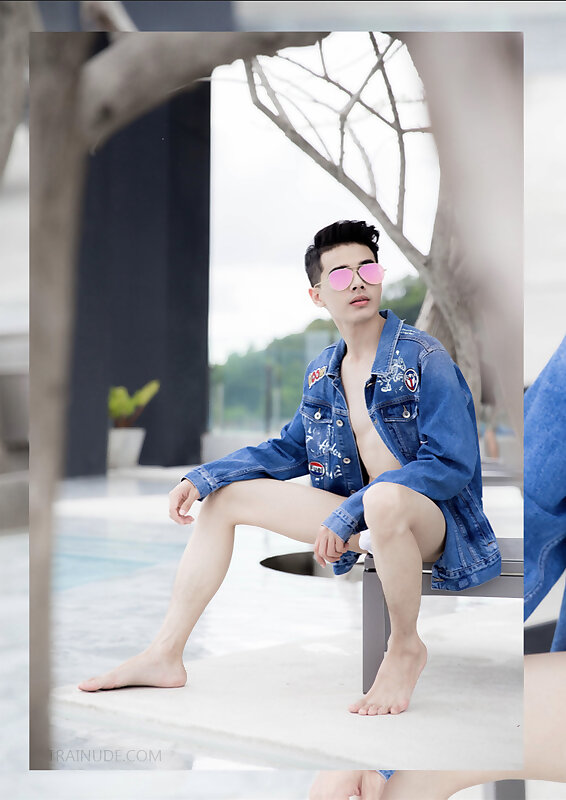 Next Image >>