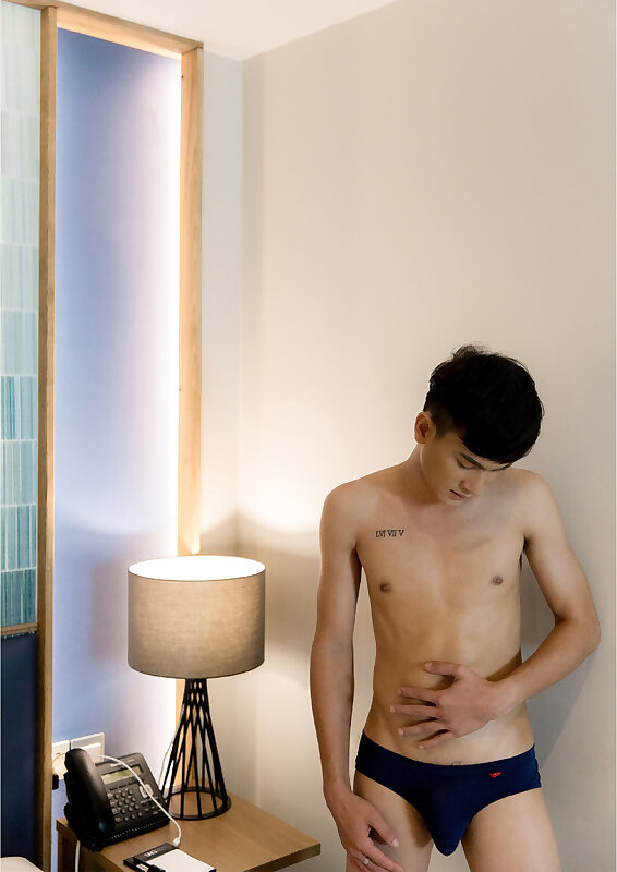 Next Image >>