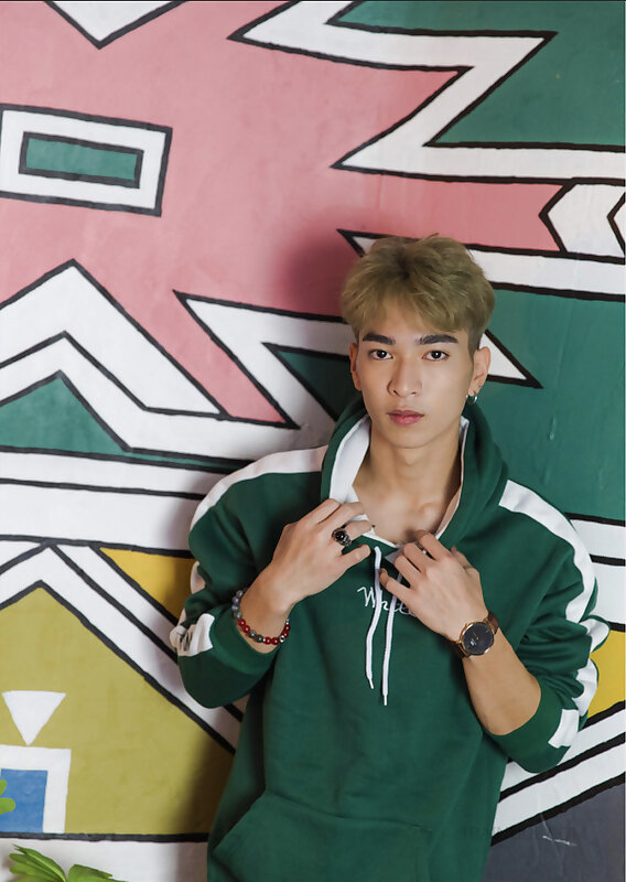 Next Image >>