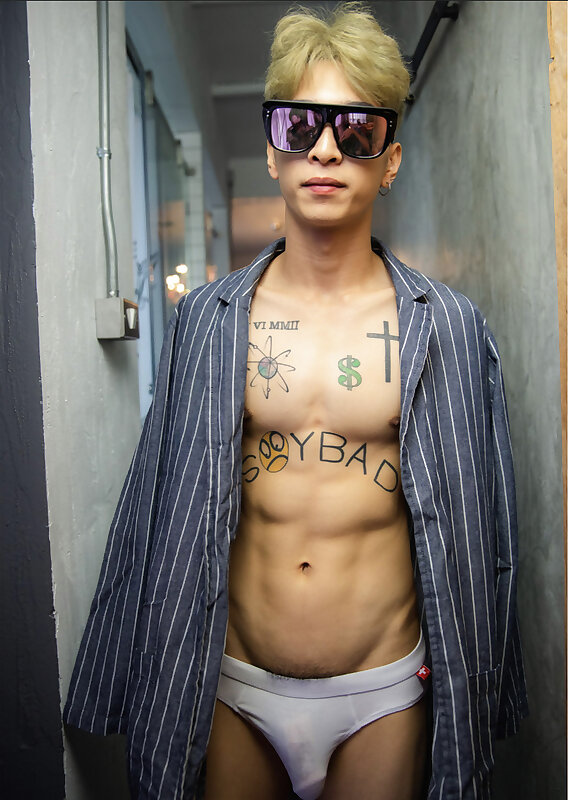 Next Image >>