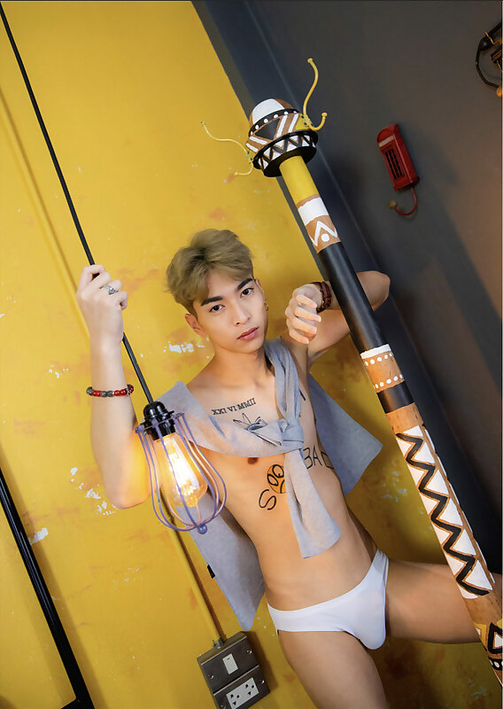 Next Image >>