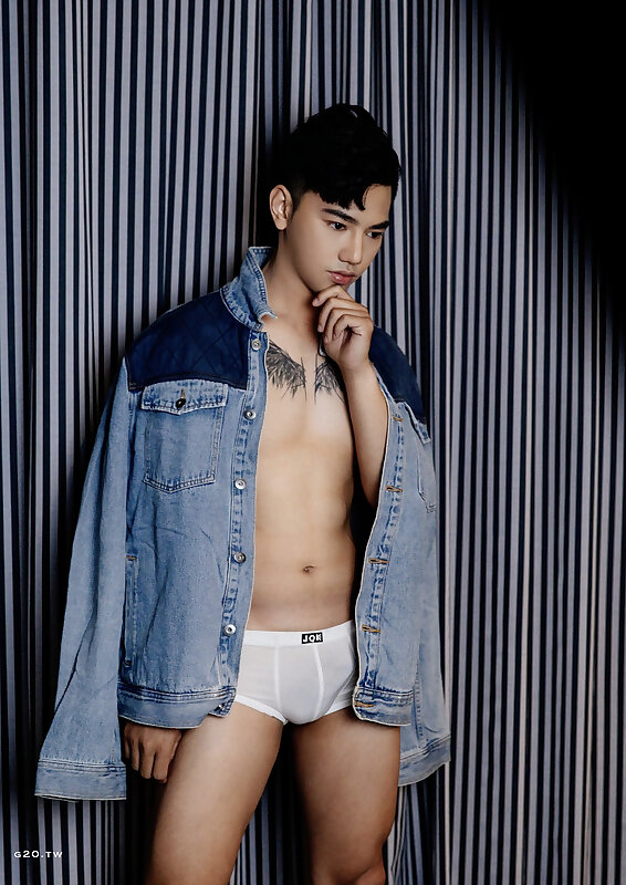 Next Image >>