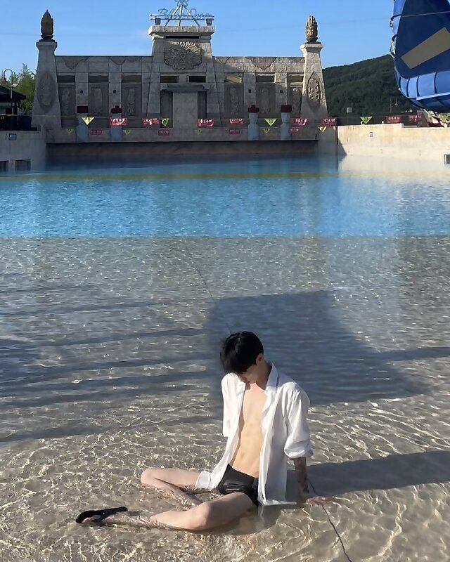 Next Image >>