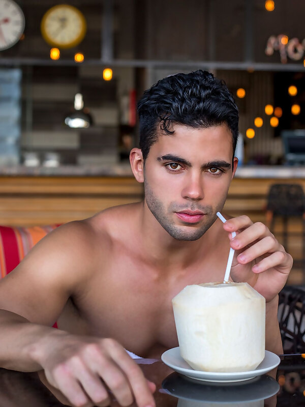 Next Image >>